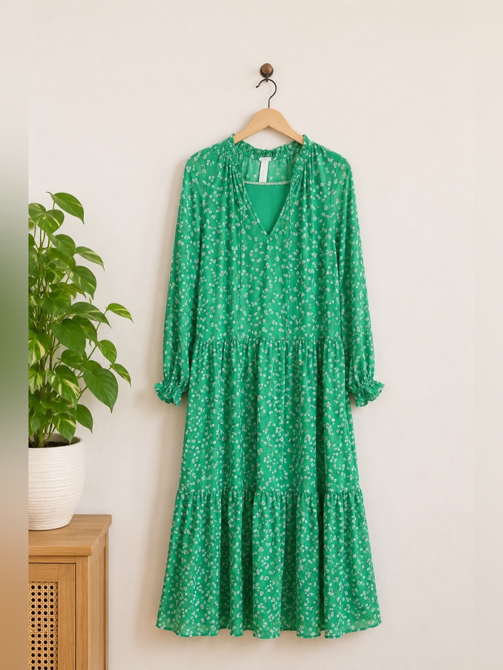 H&M Kelly Green Floral Maxi Dress Ditsy Boho Tiered Sheer Lined SzS Flowy Gauzy